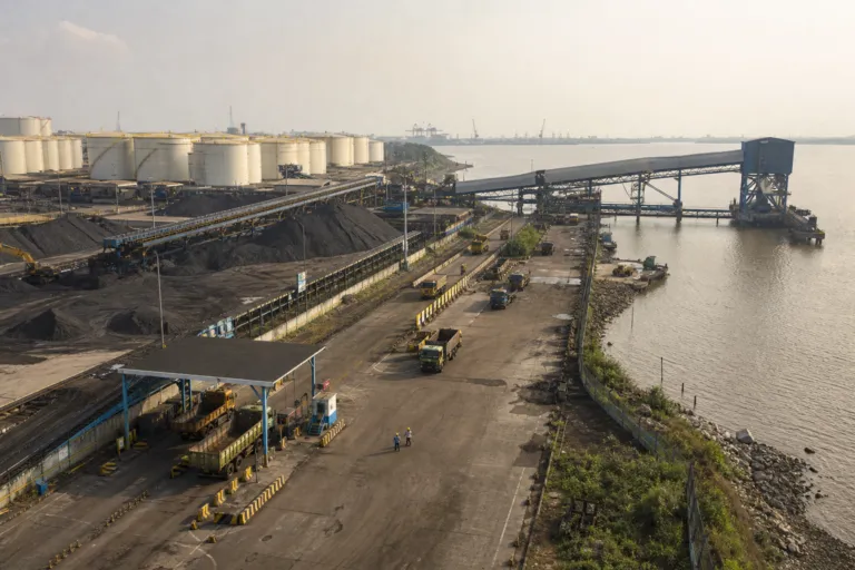 Indonesia Commodity Export State Control: High-stakes Plan to Reroute Coal and Palm Oil Through One Gate